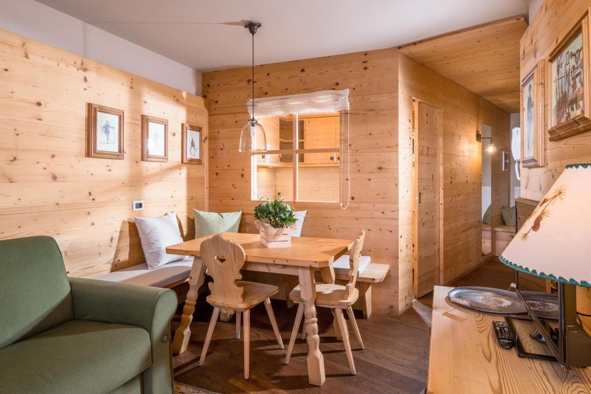 Aparthotel Nei Y Suredl Nevesole Corvara Pokoj fotografie