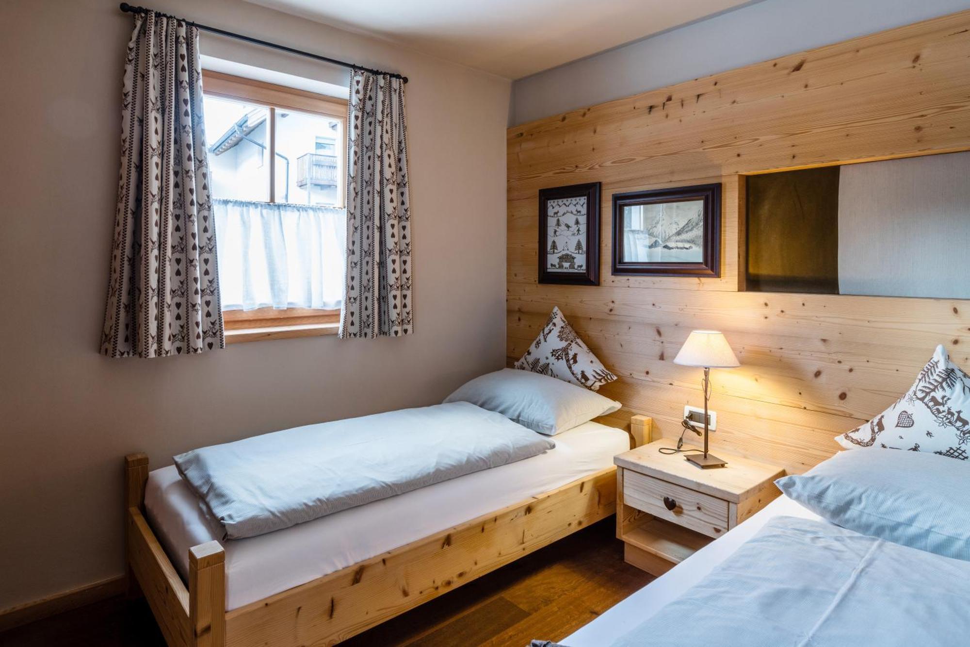 Aparthotel Nei Y Suredl Nevesole Corvara Pokoj fotografie