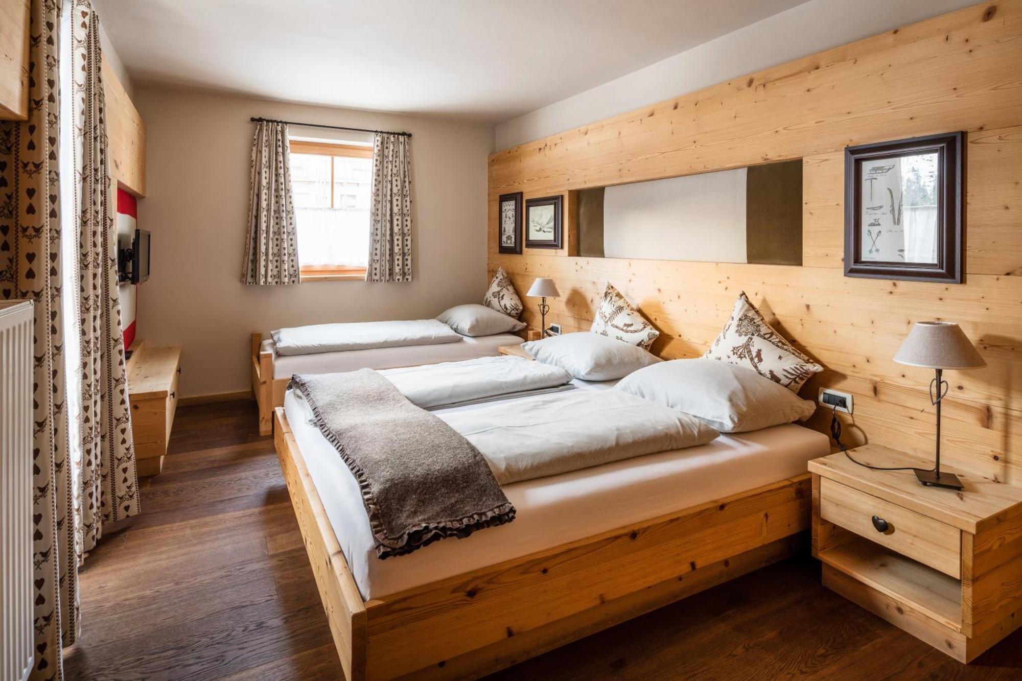 Aparthotel Nei Y Suredl Nevesole Corvara Pokoj fotografie