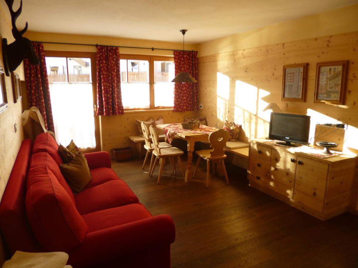 Aparthotel Nei Y Suredl Nevesole Corvara Pokoj fotografie